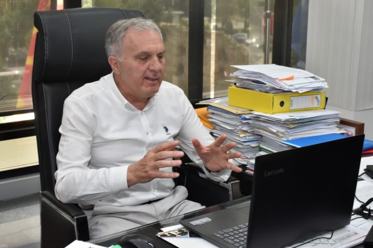 Онлајн конференција на градоначалникот Јованоски и претставници на граѓански здруженија од населбата „Тризла“