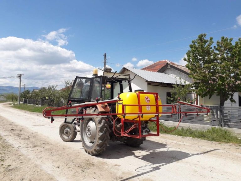 Дезинфекција на улиците во населените места во општина Прилеп