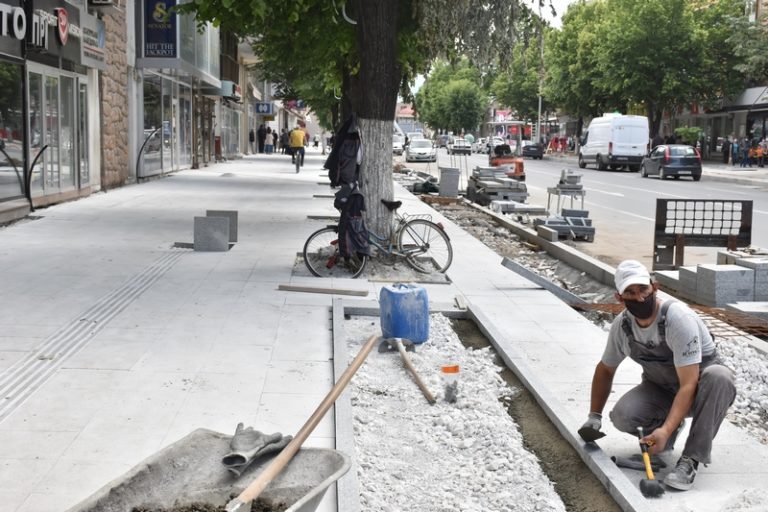 Во полн ек е реконструкцијата на патната мрежа во градот и населените места