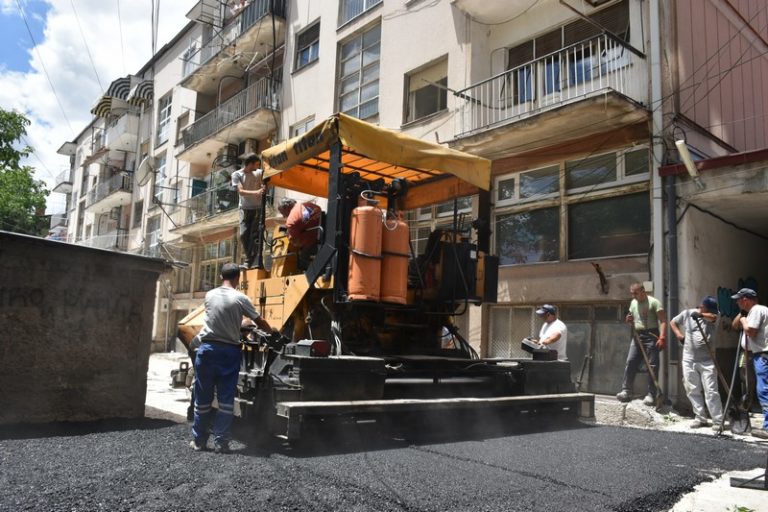 Продолжува инфраструктурното уредување на Прилеп, на ред улици и паркинзи во урбаните заедници „Бончејца“ и „Центар“