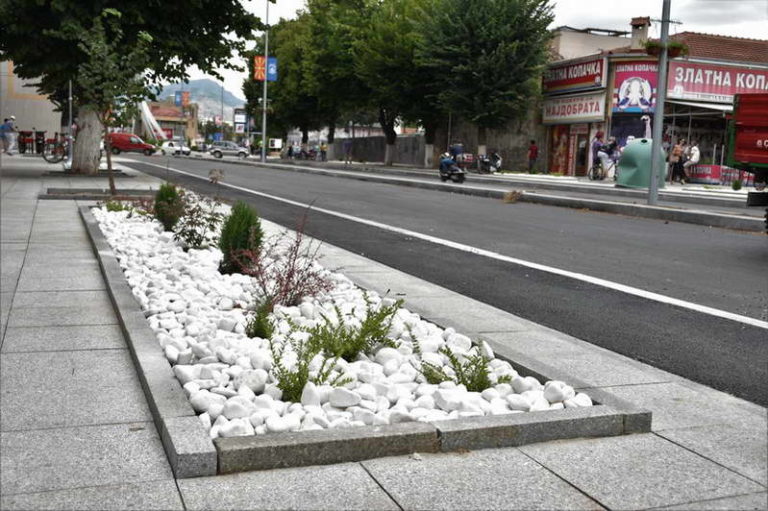 Во полн ек реконструкцијата на булеварот „Гоце Делчев“ (фото галерија)