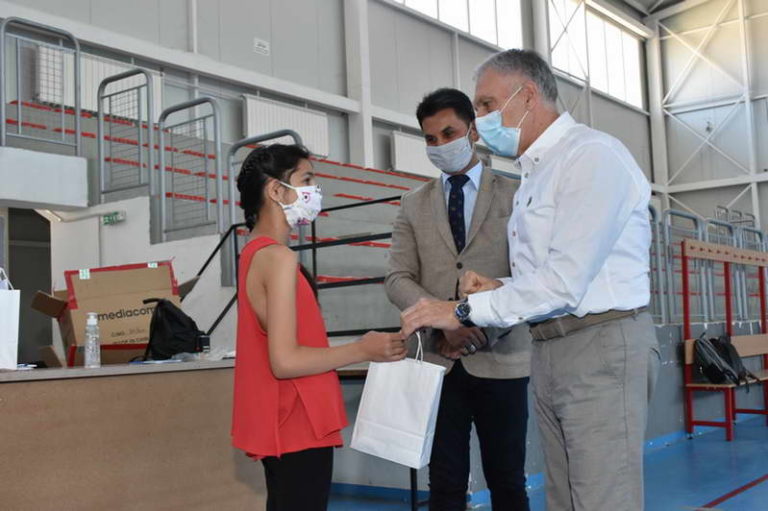 Донација од 30 таблети за ученици од ООУ „Добре Јованоски“