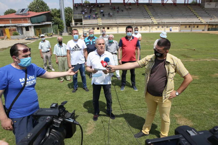 Со поставувањето на тревникот, започнаа завршните работи на прилепскиот храм на фудбалот, Градскиот стадион „Гоце Делчев“