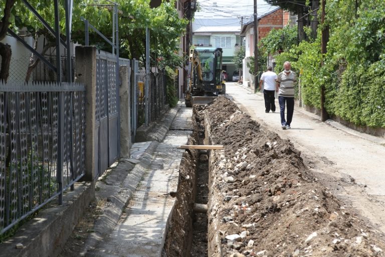Се менува водоводната мрежа на улицата „Георге Георгиу – Деж“ во населбата „Ѓогдере“