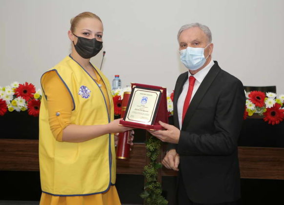 Новинарот Миле Талески и музичката легенда Нина Спирова, носители на највисоката награда на Општина Прилеп за животно дело