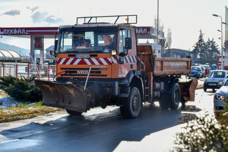 Увид на сообраќајници во зимски услови