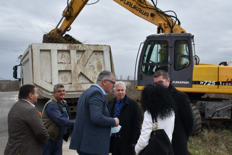 Градоначалникот Јовчески во посета на локација  каде се работи на расчистување на диви депонии