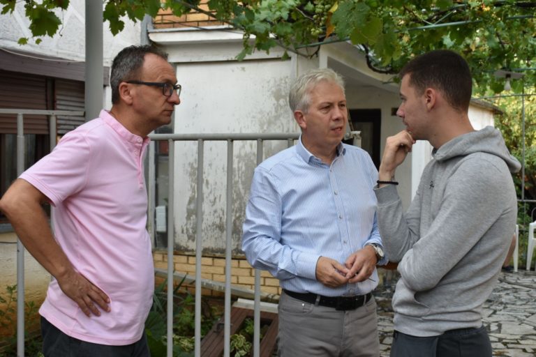 Општината веднаш со помош за семејствата чии куќи изгореа од гром