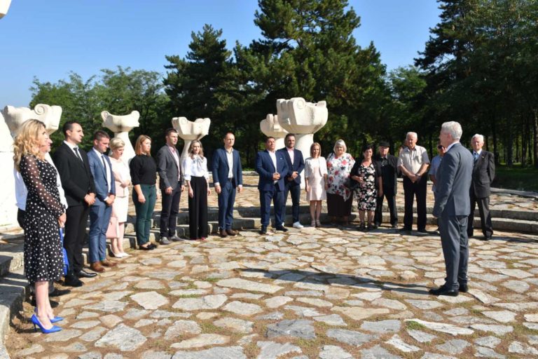 Прилеп достоинствено и гордо го прослави Денот на Независноста на Републикa Македонија