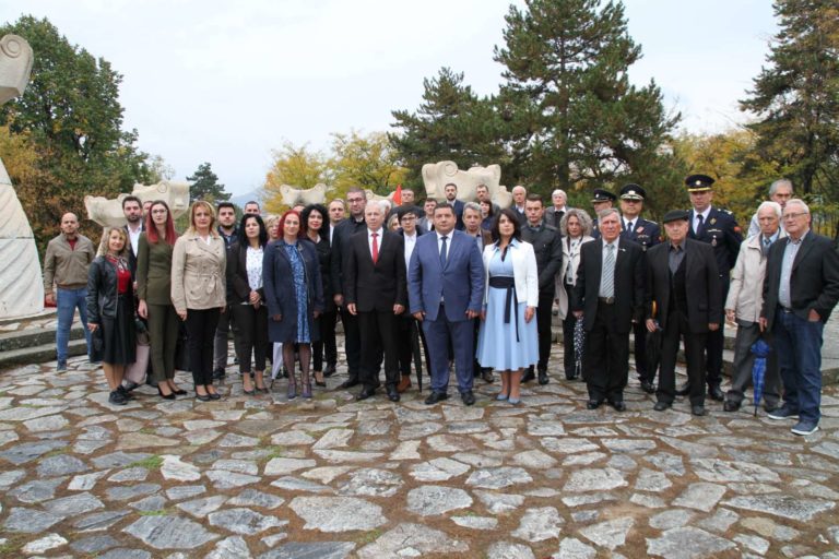 Прилеп го одбележа 11-ти октомври: „Сега е време во кое мораме да покажеме дека сакаме да живееме во просперитетен Прилеп“