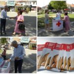 Општина Прилеп и волонтери од Црвен крст за справување со жештините им делeа шишиња вода на прилепчани