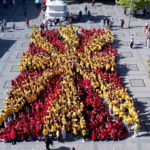 По повод 11 Октомври 1200 ученици го направија македонското знаме во центарот на Прилеп