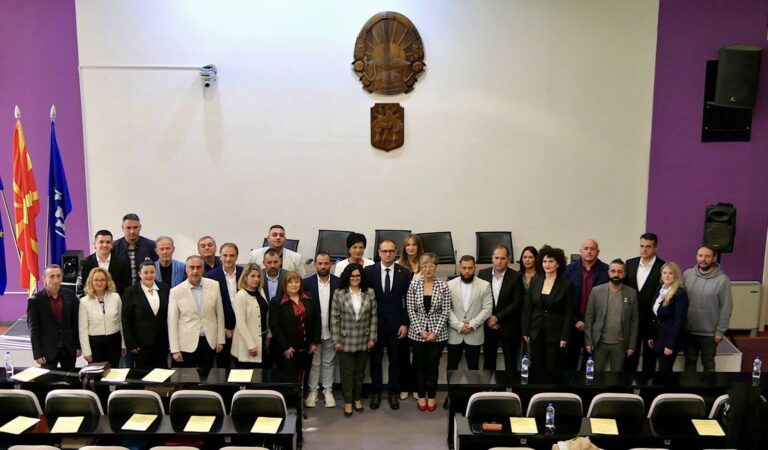 ОПШТИНСКАТА ИЗБОРНА КОМИСИЈА ГИ ВРАЧИ УВЕРЕНИЈАТА НА НОВОИЗБРАНИОТ ГРАДОНАЧАЛНИК ДЕЈАН ПРОДАНОСКИ И НА ЧЛЕНОВИТЕ НА НОВИОТ СОВЕТ НА ОПШТИНА ПРИЛЕП